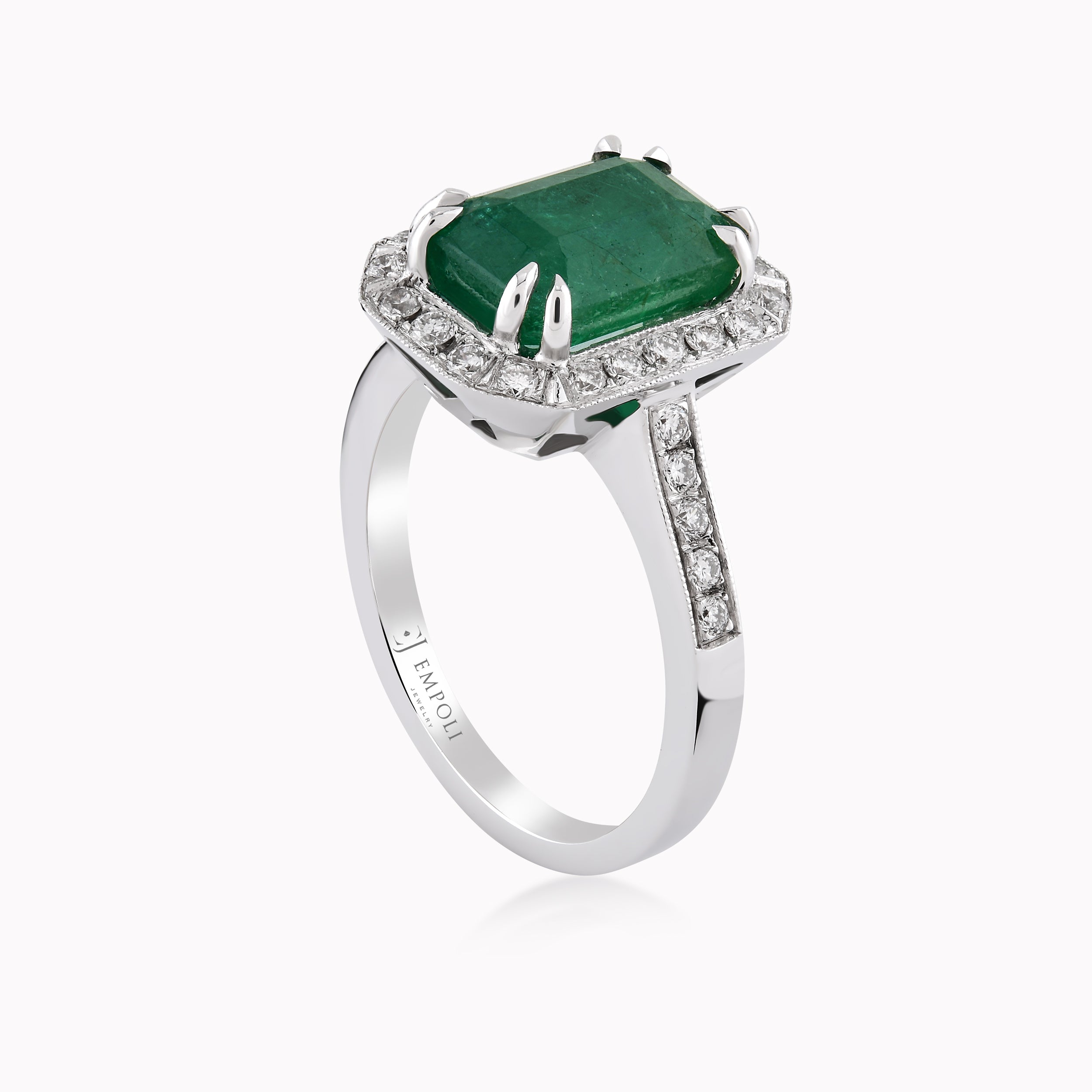 White Gold Ring 18K With Diamonds And Emerald 0.52ct